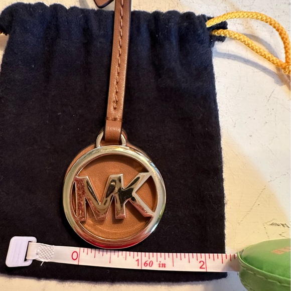 Michael Kors bag charm with brown leather backing EUC - Picture 4 of 6